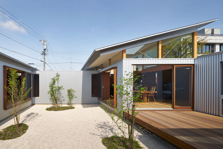 改造屋顶和花园的住宅 / ARII IRIE ARCHITECTS