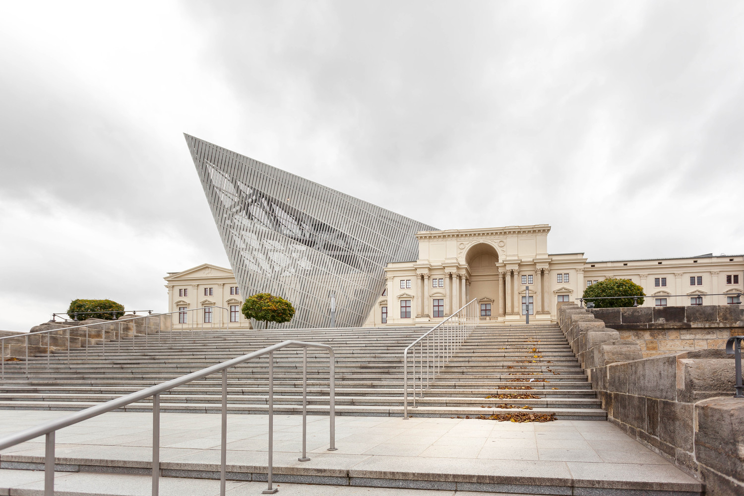 里伯斯金“德累斯顿军事历史博物馆”：插入巨大混凝土结构，撕裂历史
