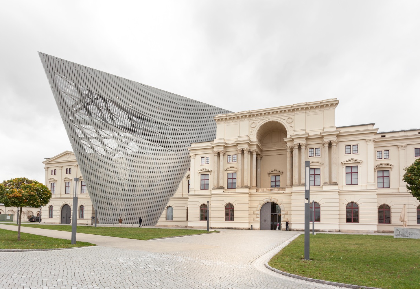里伯斯金“德累斯顿军事历史博物馆”：插入巨大混凝土结构，撕裂历史